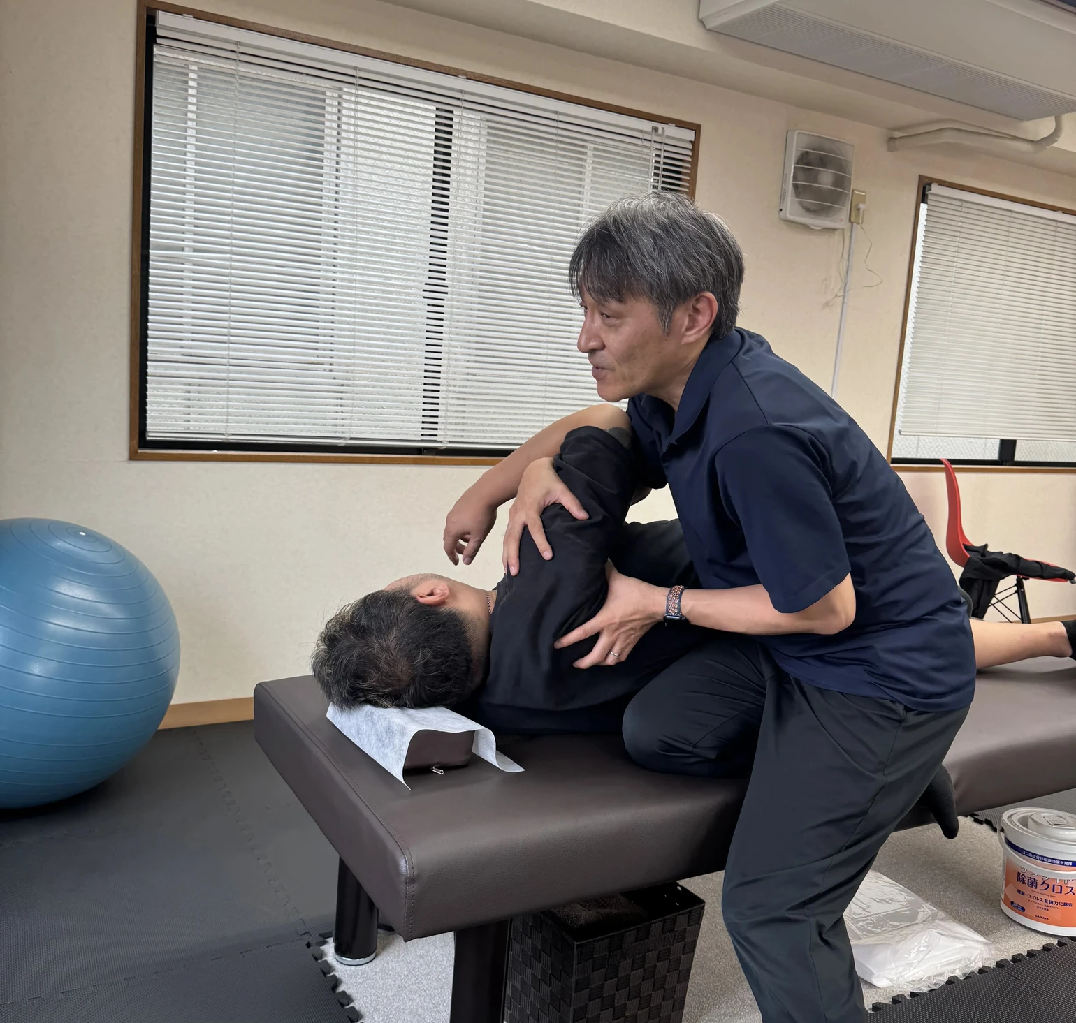 タブレットで姿勢を撮影する様子
