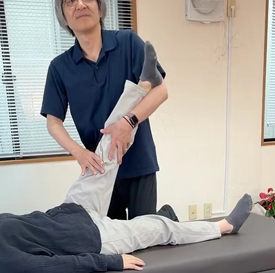 ストレッチのサポートの様子